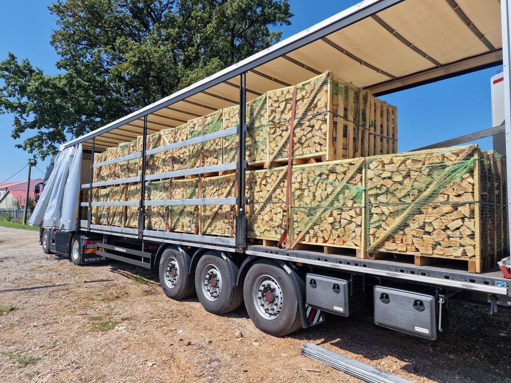 Halb-LKW-Ladung Brennholz (27 RM)